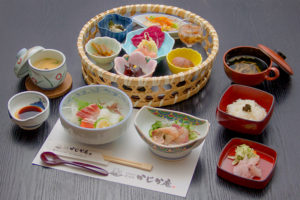 長湯温泉のお料理・大分県の山の幸・海の幸をふんだんに取り入れた地産地消の郷土料理をお楽しみください