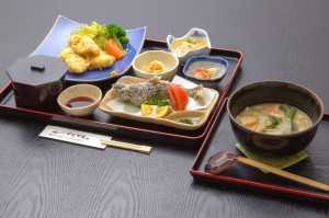 ●長湯名物とり合わせ御膳 ￥2,000円｜長湯温泉のお料理・大分県の温泉で食べる定食・和食・郷土料理ならかじか庵へ