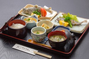 ●エノハ御膳（やまめ） ￥2,000円｜長湯温泉のお料理・大分県の温泉で食べる定食・和食・郷土料理ならかじか庵へ