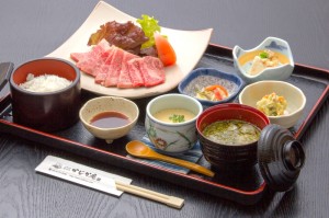 ●焼肉御膳 ￥2,200円｜長湯温泉のお料理・大分県の温泉で食べる定食・和食・郷土料理ならかじか庵へ