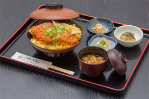 ●かつ丼　¥1,200円｜長湯温泉のお料理・大分県の温泉で食べる定食・和食・郷土料理ならかじか庵へ