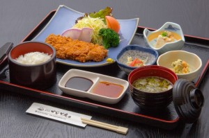 ●とんかつ御膳 ￥1,100円｜長湯温泉のお料理・大分県の温泉で食べる定食・和食・郷土料理ならかじか庵へ